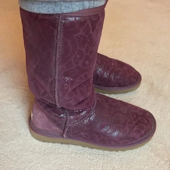 UGG Boots - Picture 2 of 6